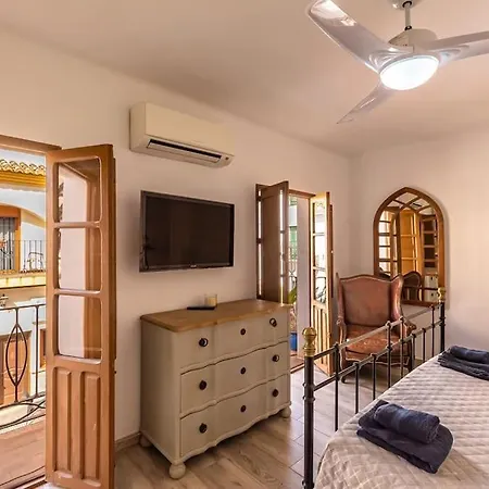 Apartment Town House With Roof Terrace In Heart Of *