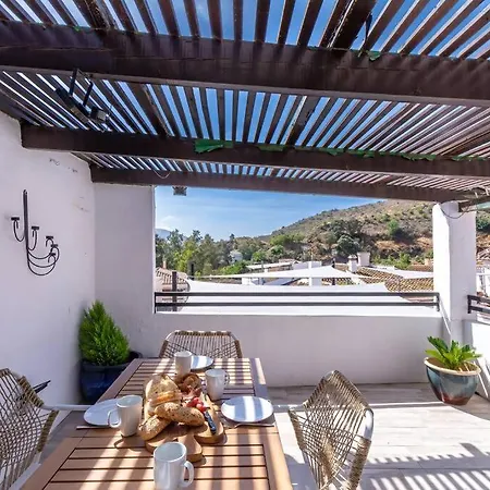 Town House With Roof Terrace In Heart Of Viñuela