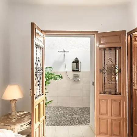 Town House With Roof Terrace In Heart Of Appartement