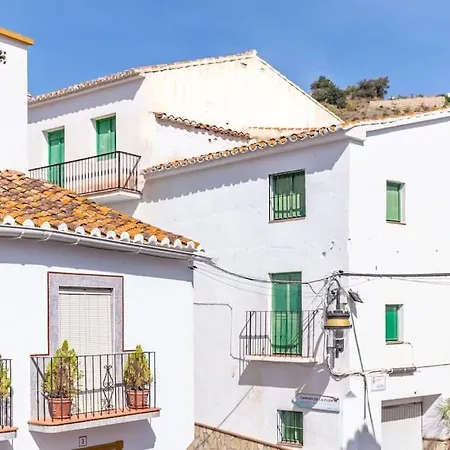 Town House With Roof Terrace In Heart Of Appartement Viñuela