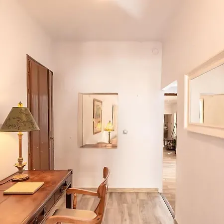 Town House With Roof Terrace In Heart Of